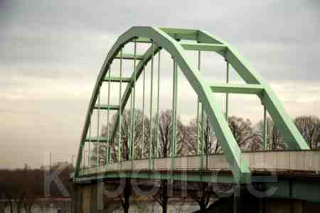  Bogenbrücke über den Niehlerhafen / © k-poll.de